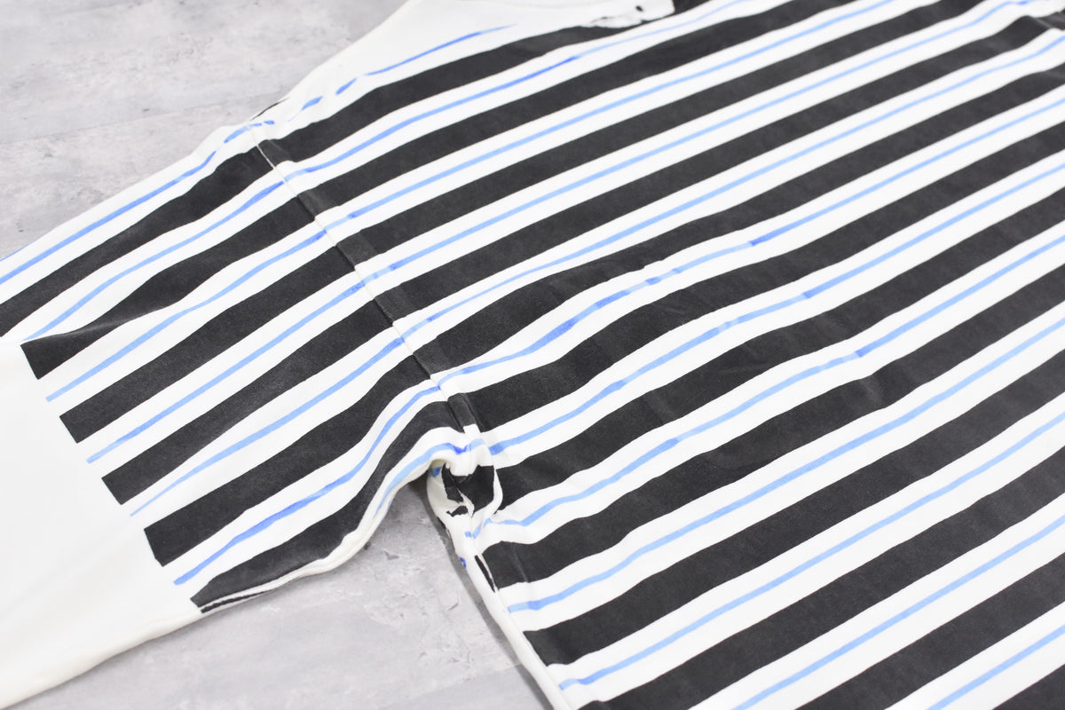 【ご予約商品】DIAGONAL STRIPE PRINT L/S Tee