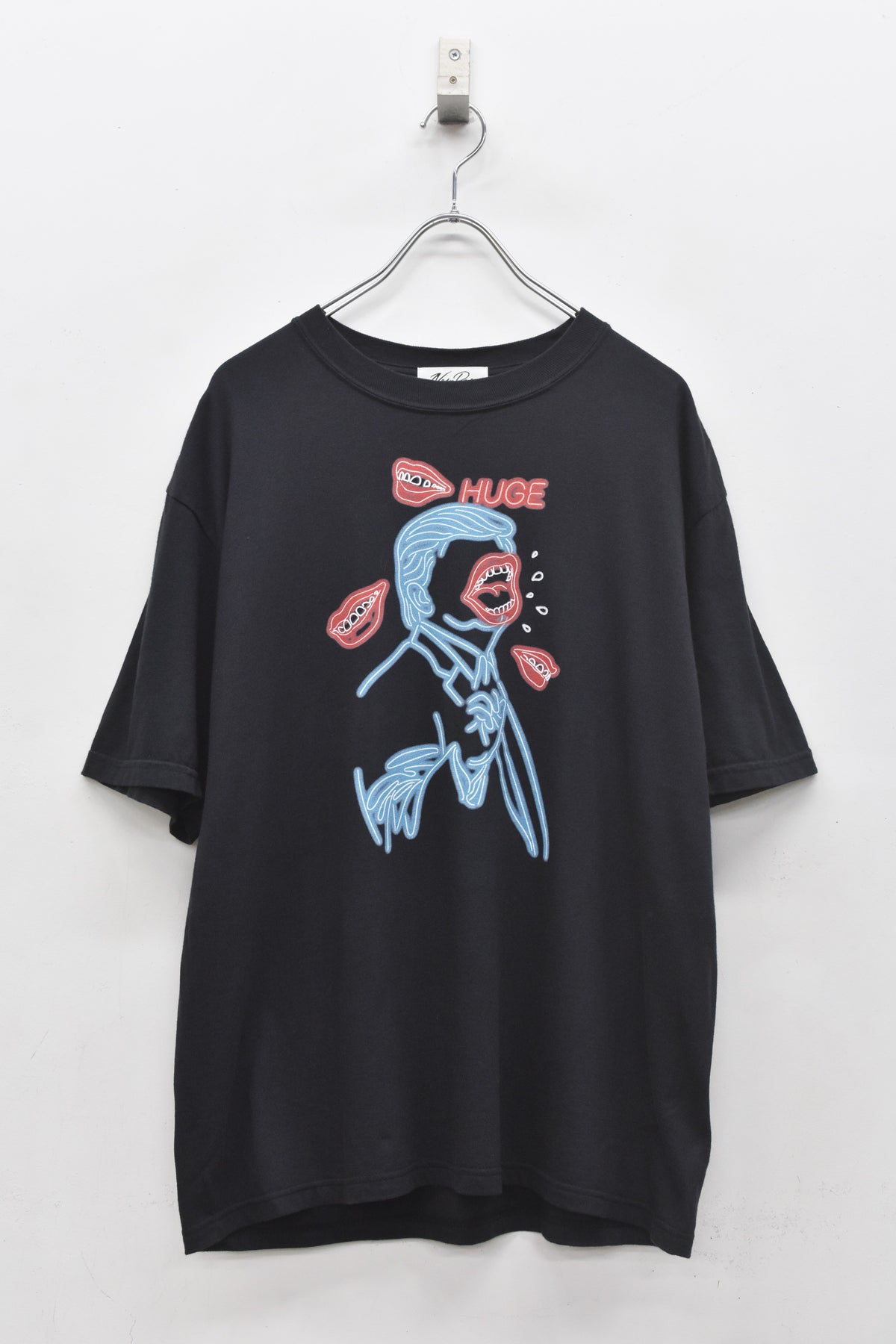 【ご予約商品】HUGE Tee