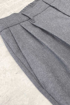 【NEW】　WOOL SERGE PLEATED HEM ZIP TROUSERS