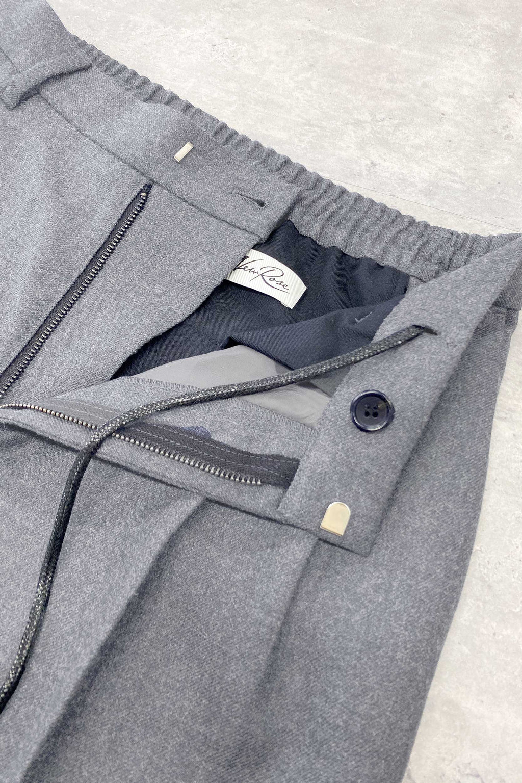【NEW】　WOOL SERGE PLEATED HEM ZIP TROUSERS