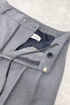 【NEW】　WOOL SERGE PLEATED HEM ZIP TROUSERS