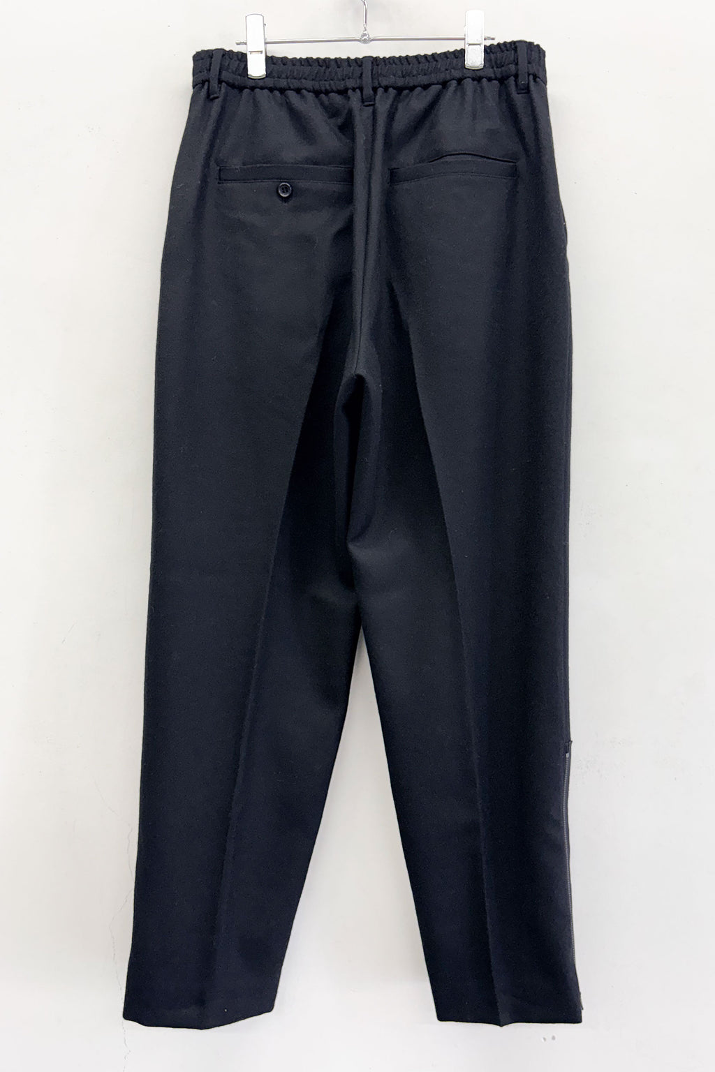 【NEW】　WOOL SERGE PLEATED HEM ZIP TROUSERS