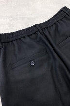 【NEW】　WOOL SERGE PLEATED HEM ZIP TROUSERS