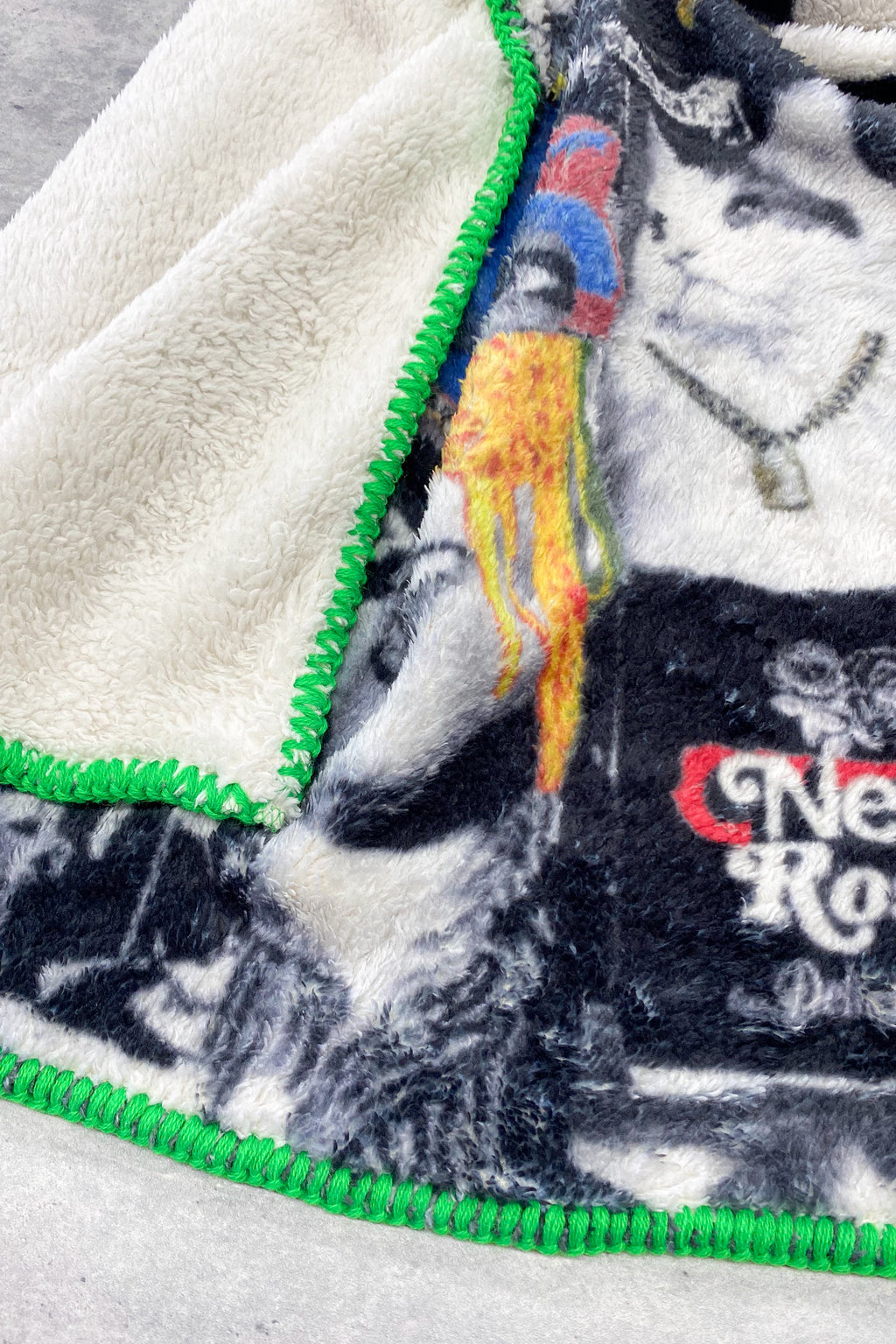 FLEECE BLANKET / all-over print
