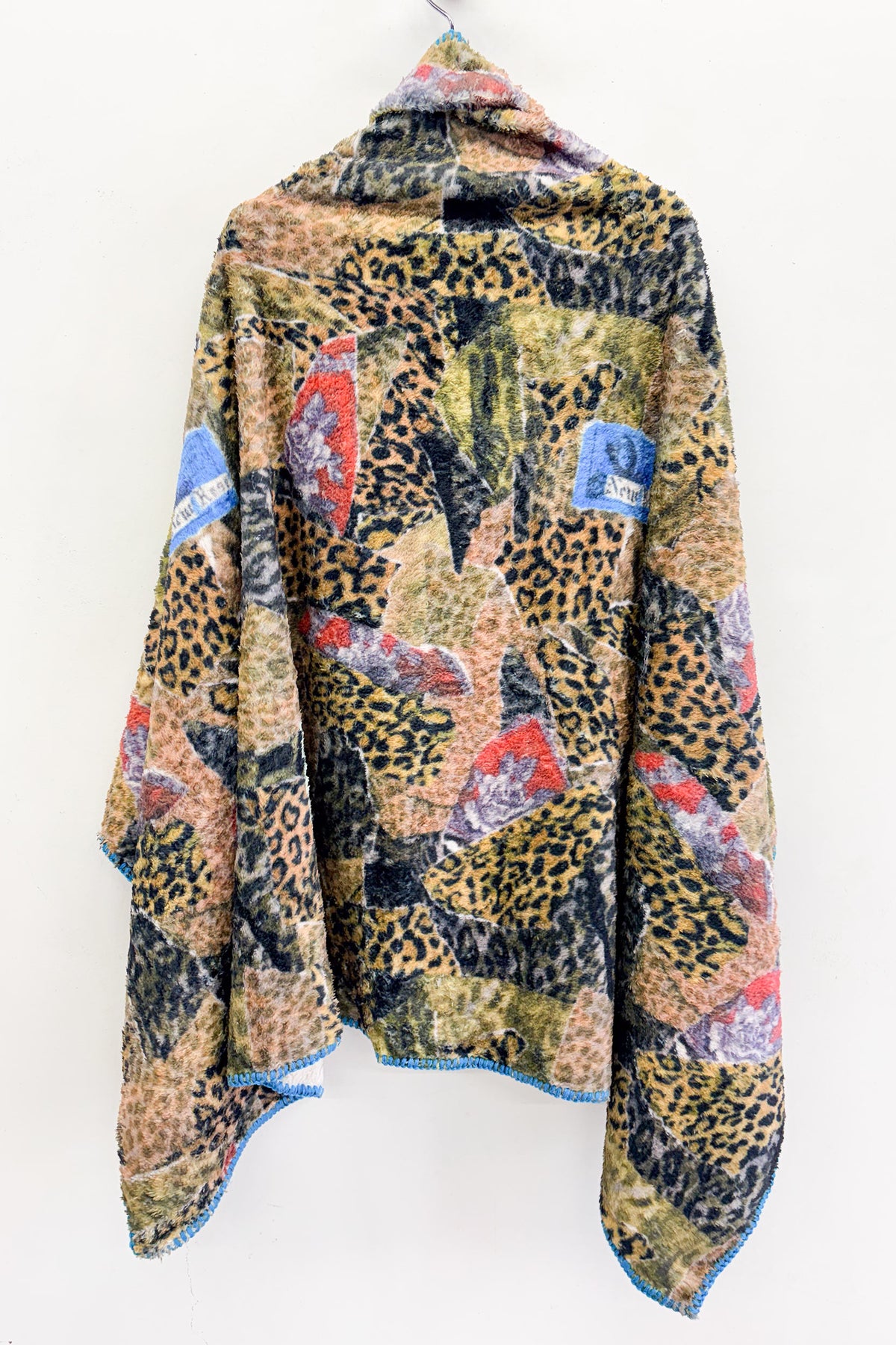 FLEECE BLANKET / all-over print