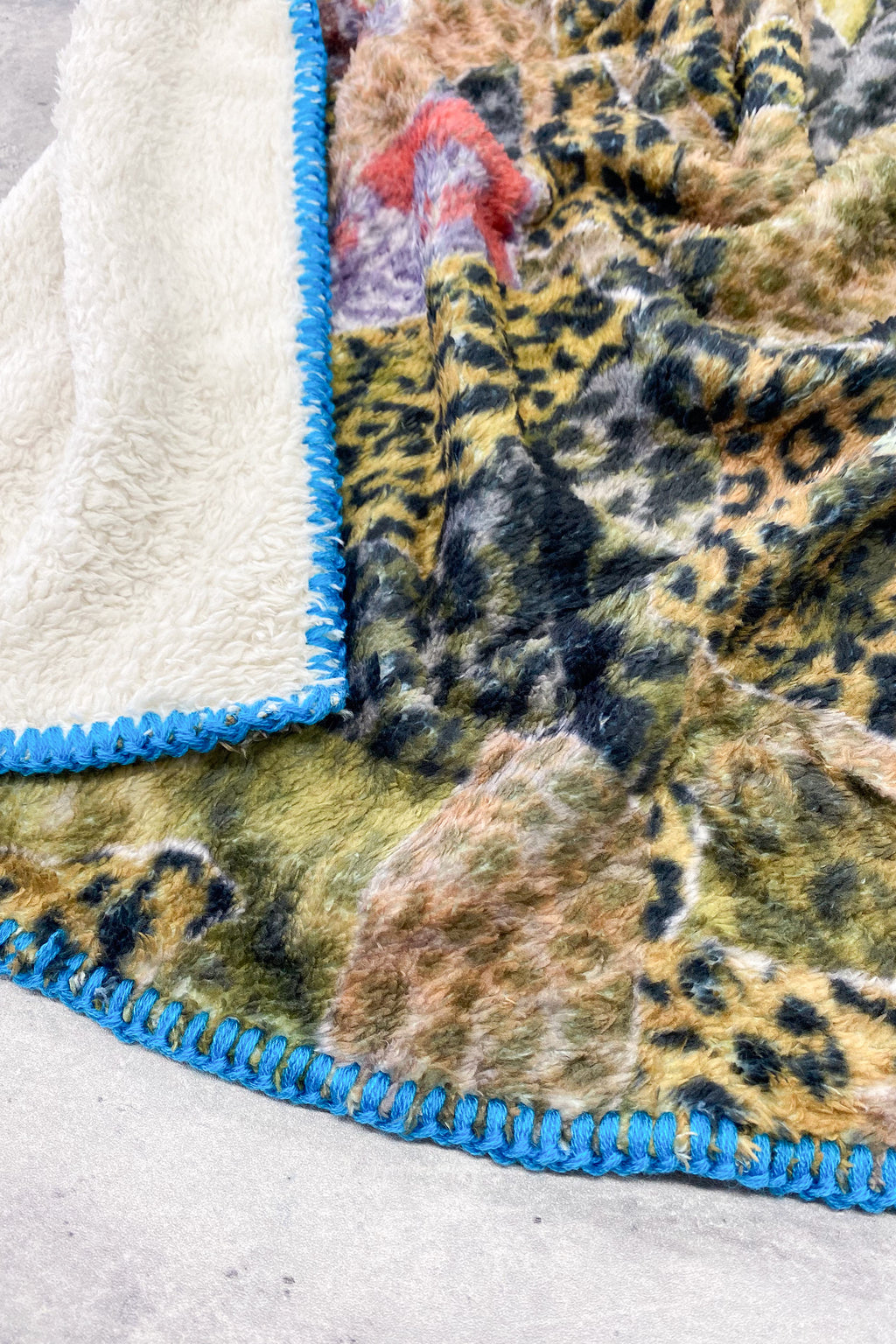 FLEECE BLANKET / all-over print