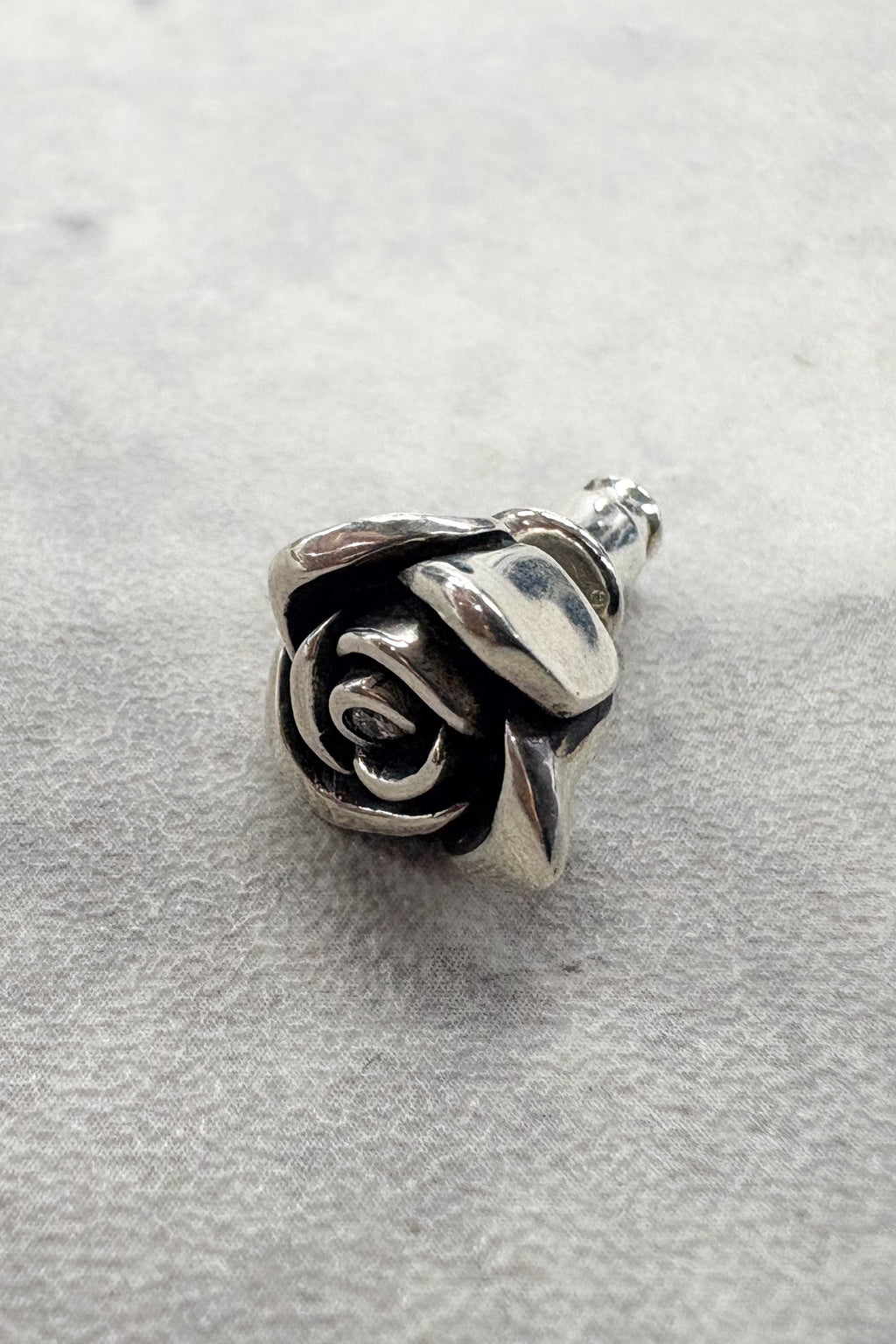 【NEW】　ROSE PIERCED EARRING