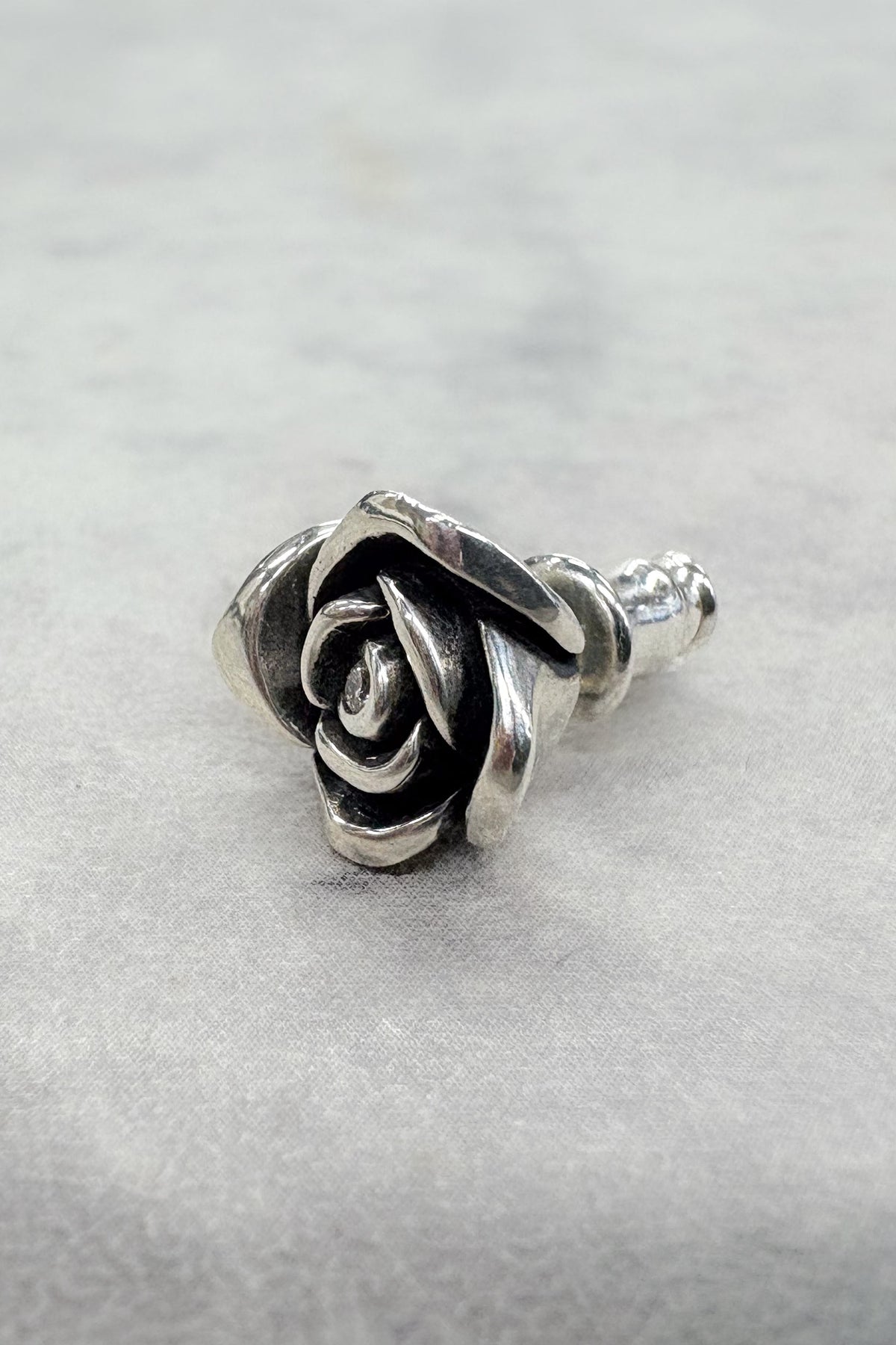 【NEW】　ROSE PIERCED EARRING