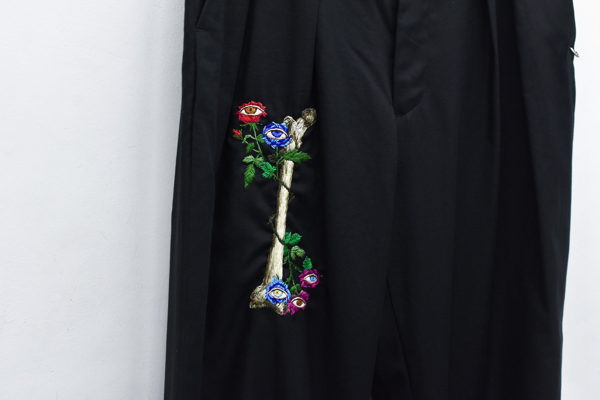 Tuck Hem Pants / hand embroidery
