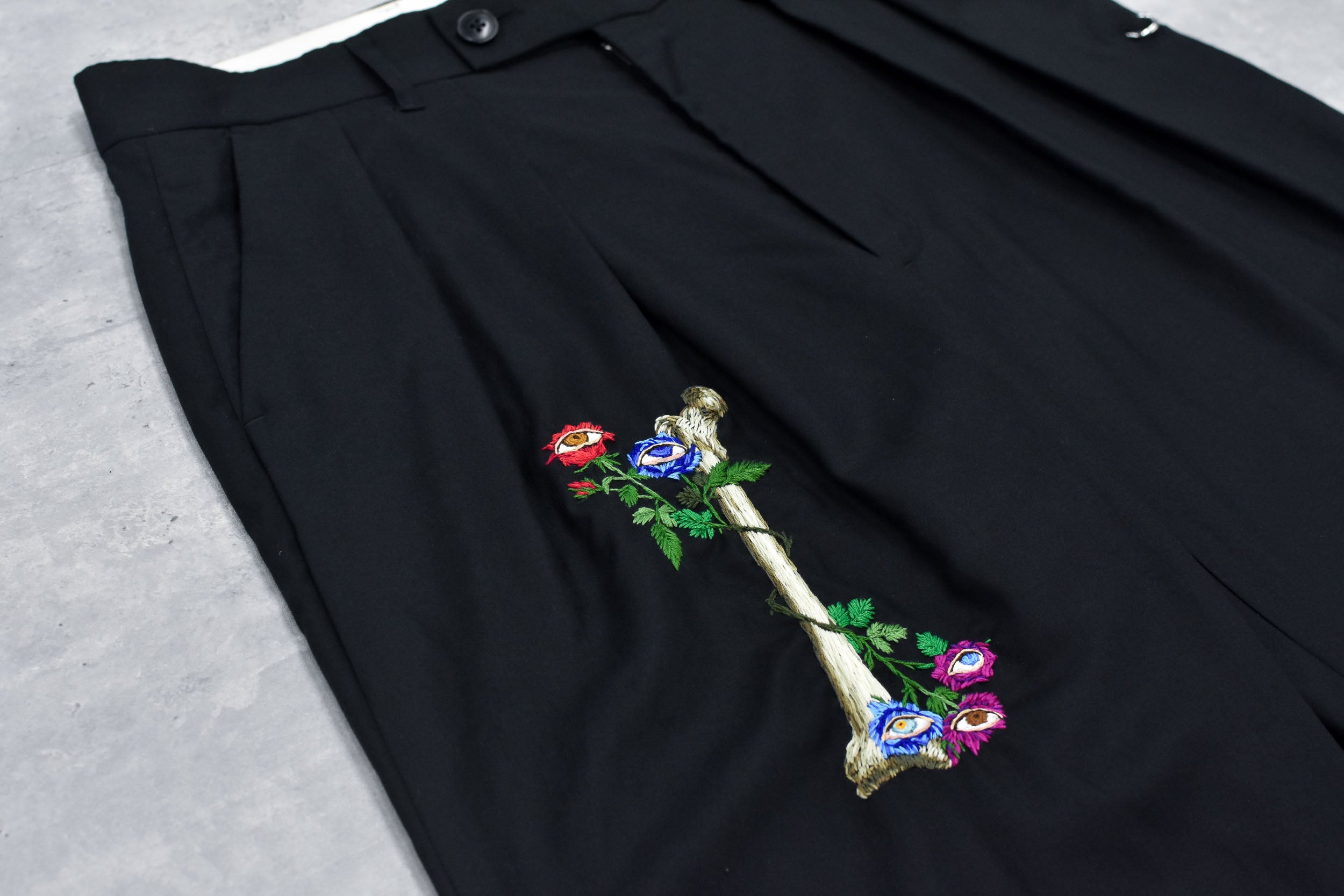 Tuck Hem Pants / hand embroidery