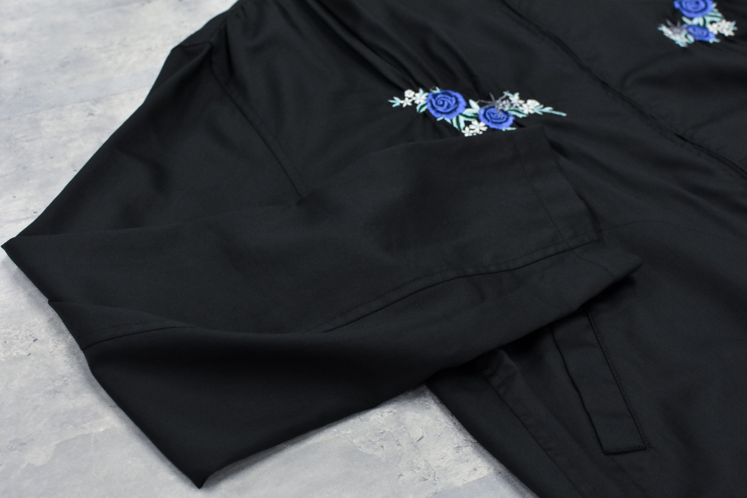 Embroidery Wrinklework Blouson