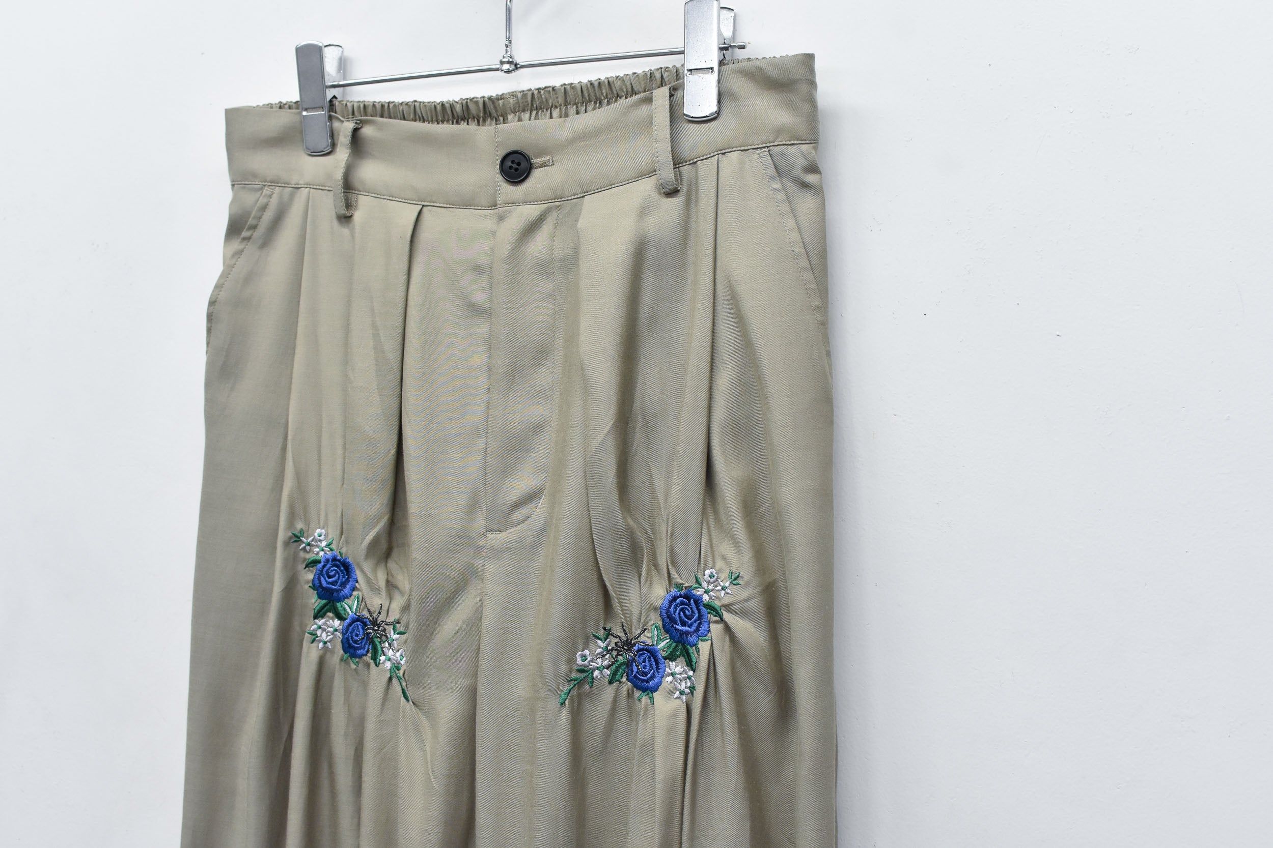 Embroidery Wrinklework Tuck Pants