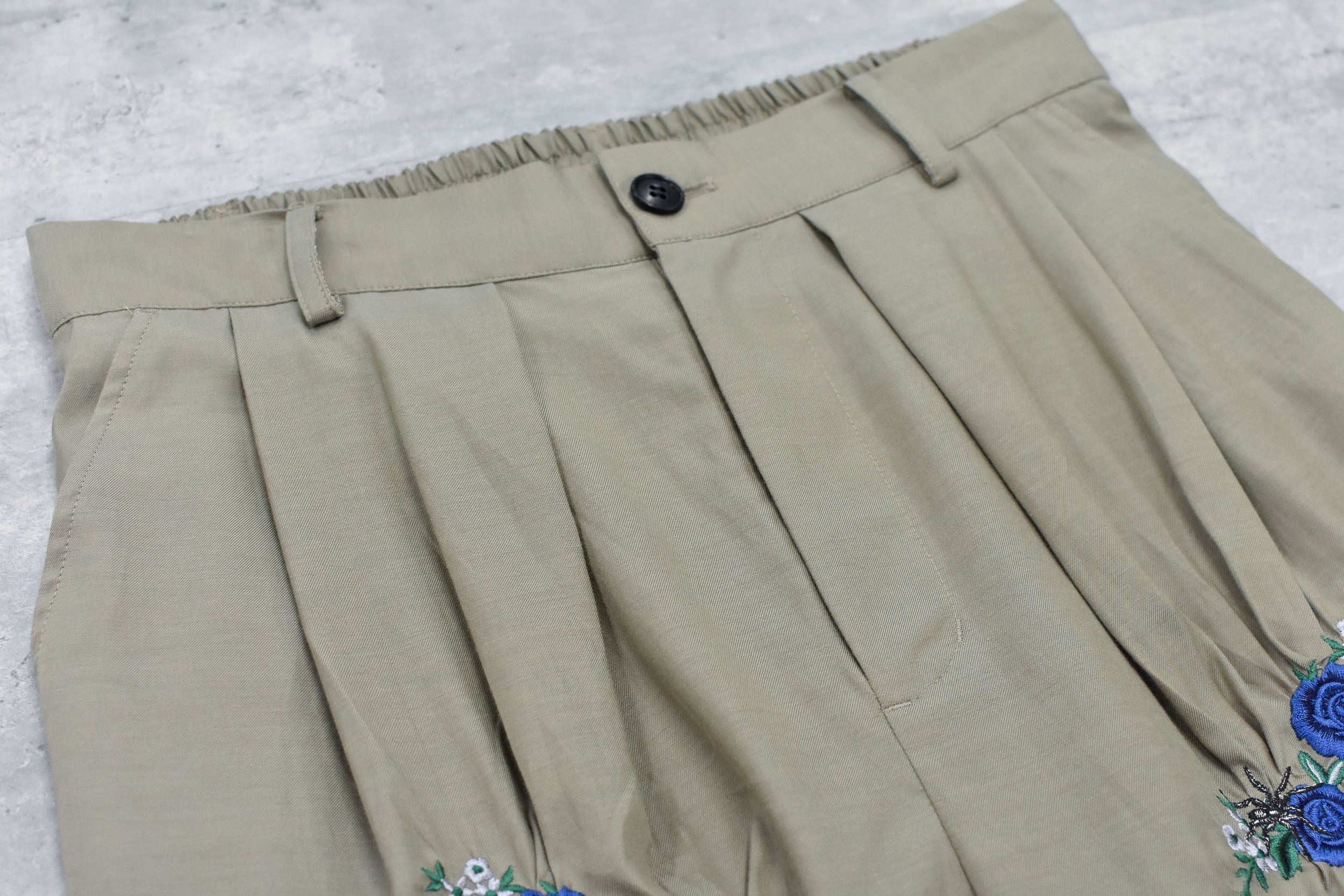 Embroidery Wrinklework Tuck Pants
