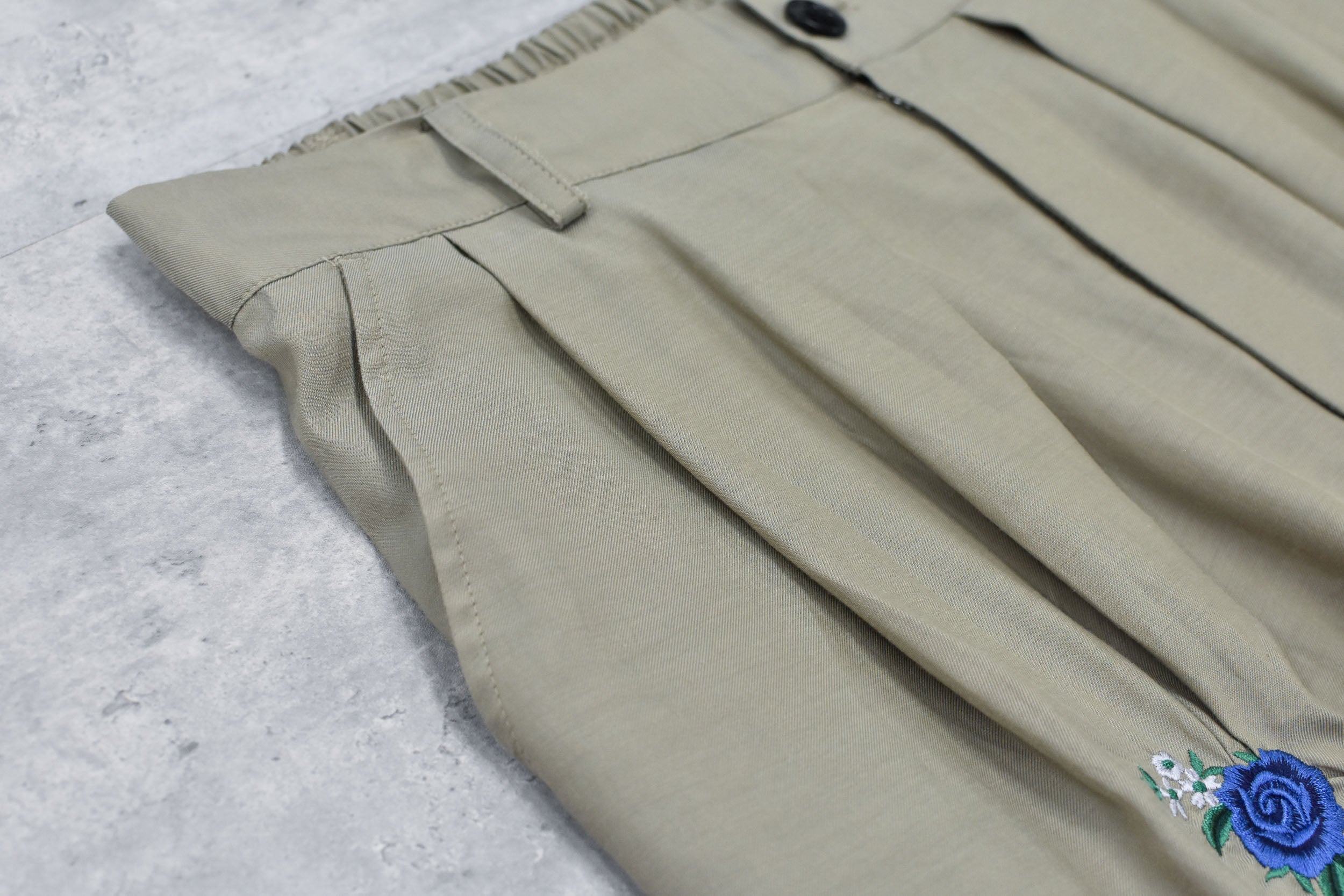 Embroidery Wrinklework Tuck Pants