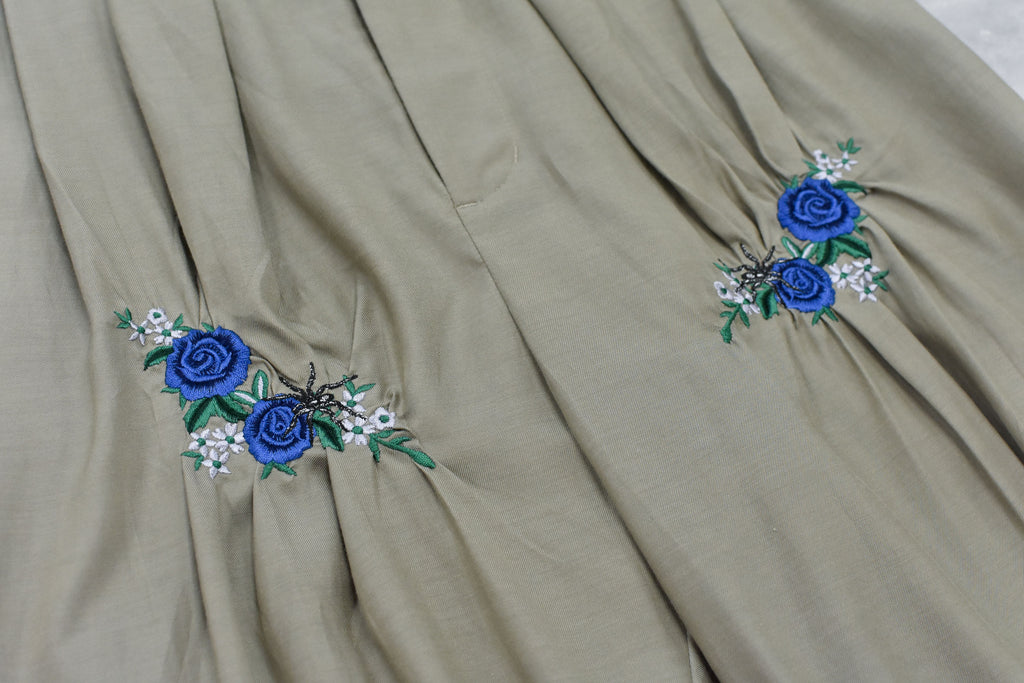 Embroidery Wrinklework Tuck Pants