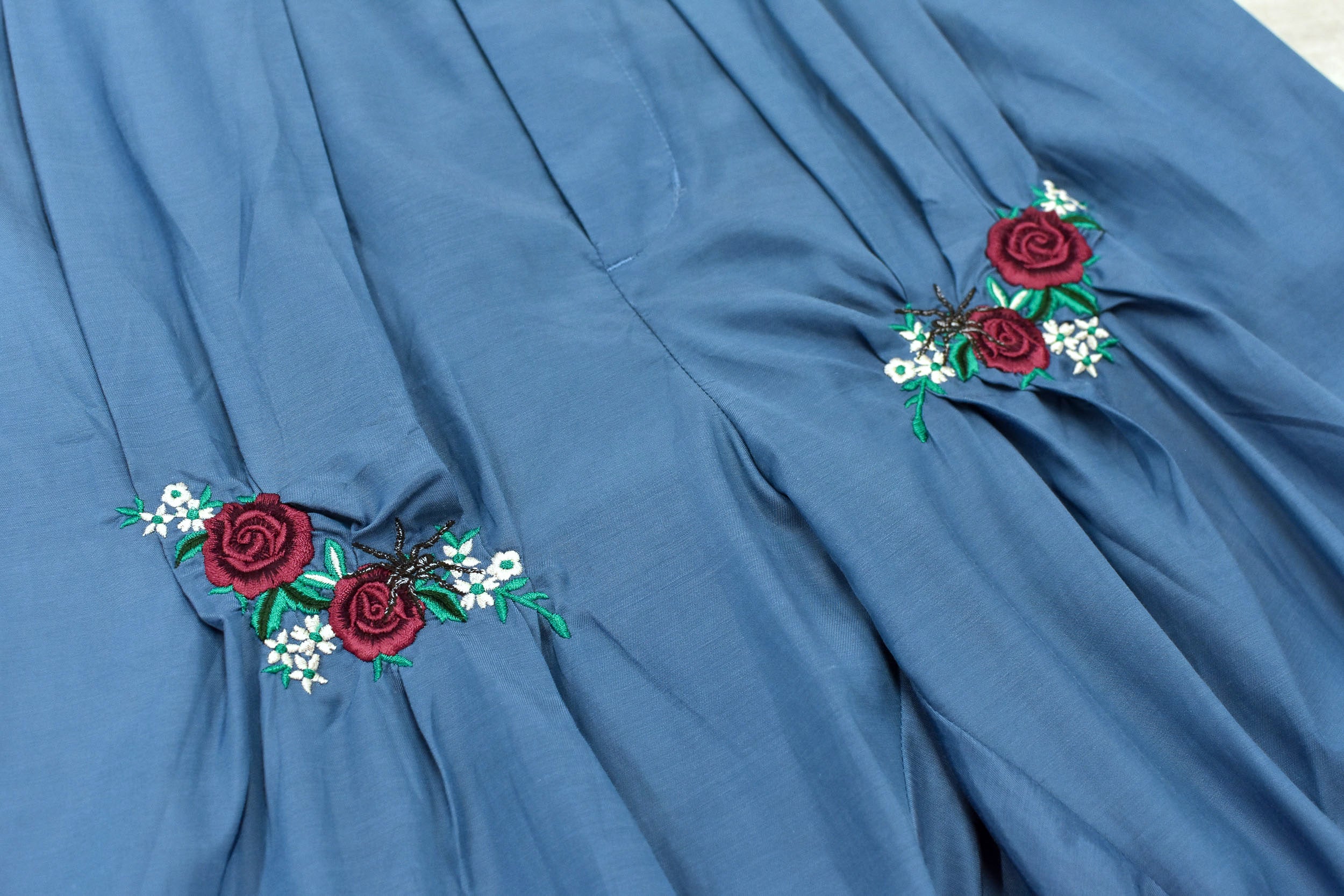 Embroidery Wrinklework Tuck Pants